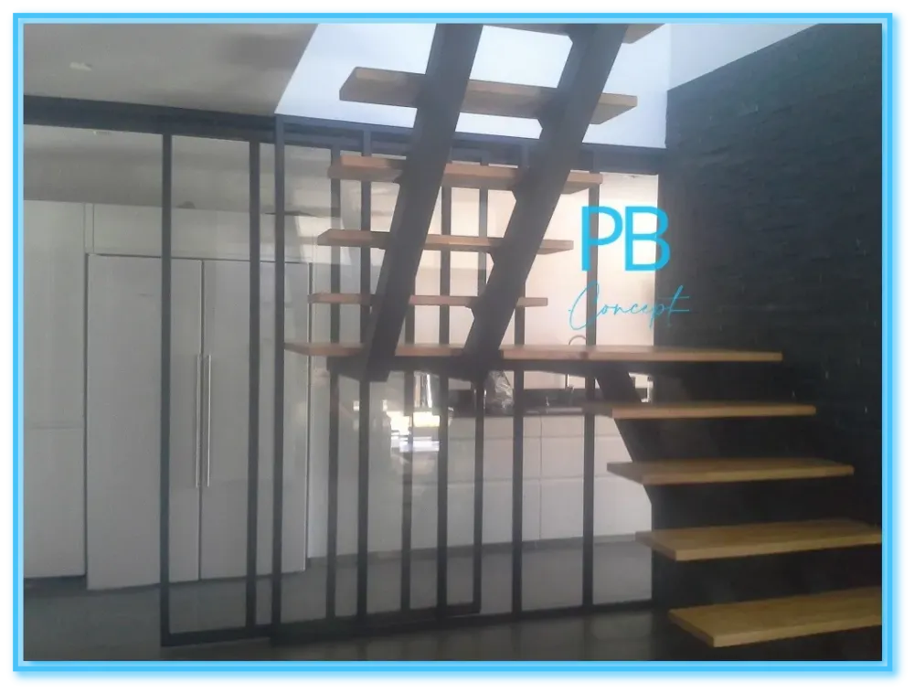 ESCALIER SUSPENDU