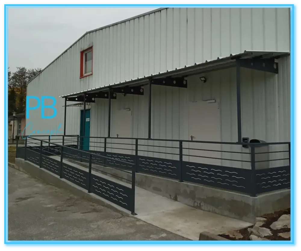PASSERELLE ACCES ET AVANCE DE TOIT